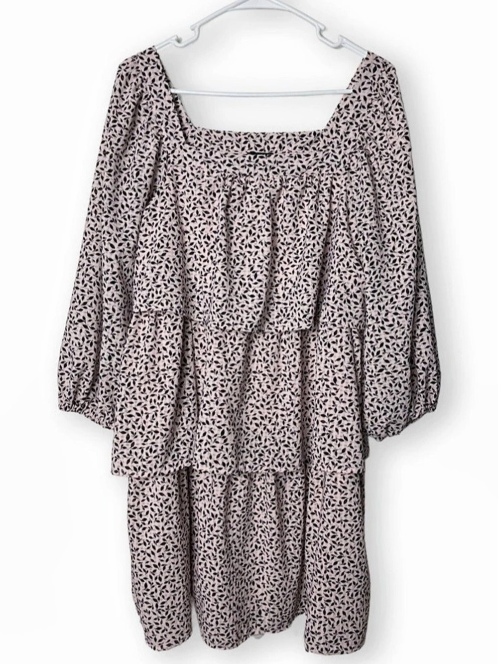 Who What Wear Ruffle Tiered Printed Midi Dress in Pink & Black Medium
